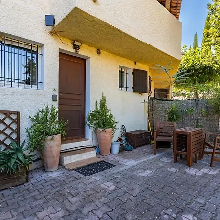 Apartment Superb One Bedroom With Ac And Garden Close To - Dodo Et Tartine
